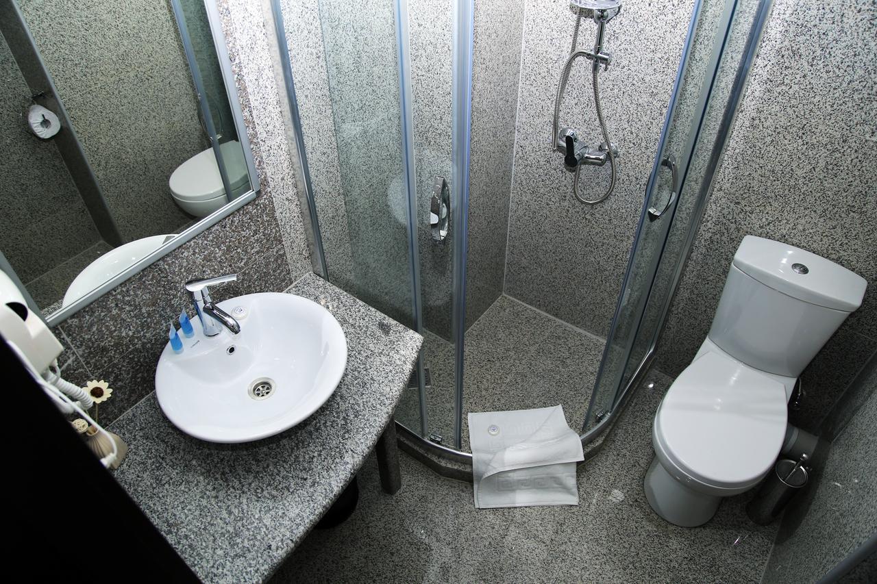 Iveria Hotel Khashuri Екстер'єр фото