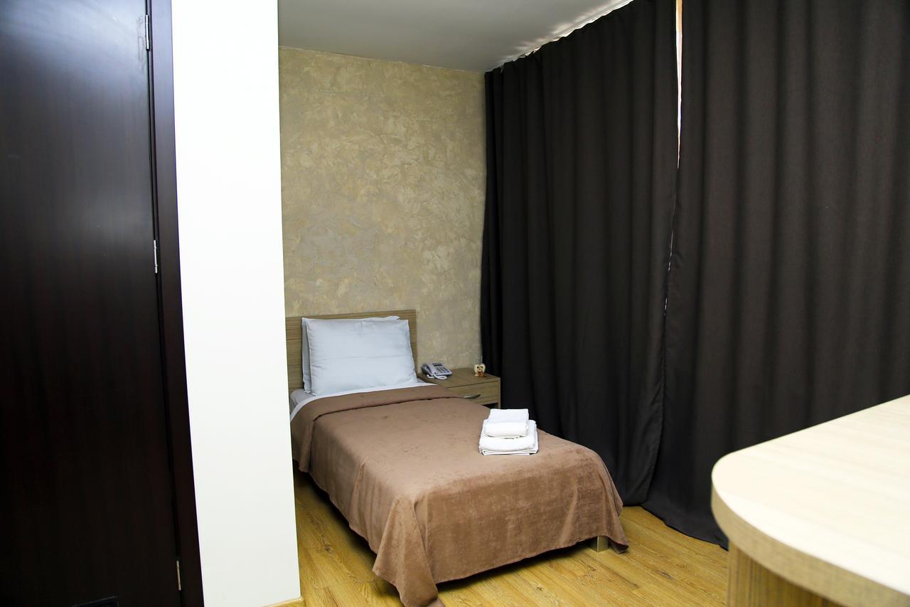 Iveria Hotel Khashuri Екстер'єр фото