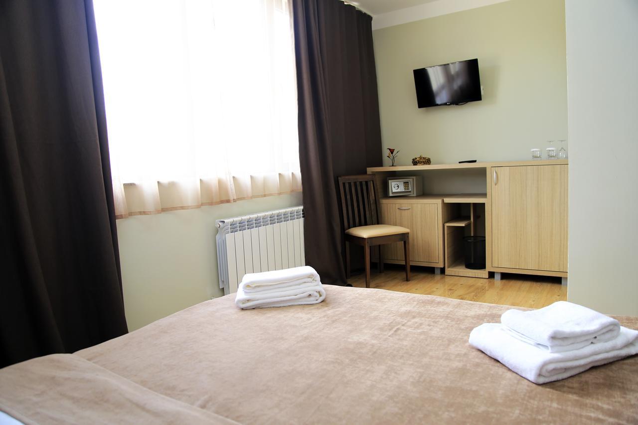 Iveria Hotel Khashuri Екстер'єр фото